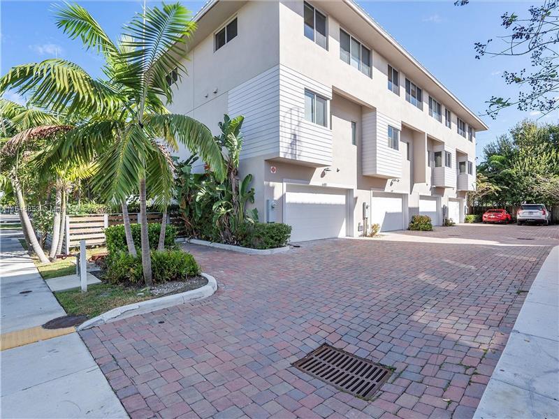 Foto principal - 630 NE 12th Ave