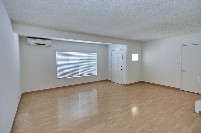 Building Photo - 2656 Fairway Ave