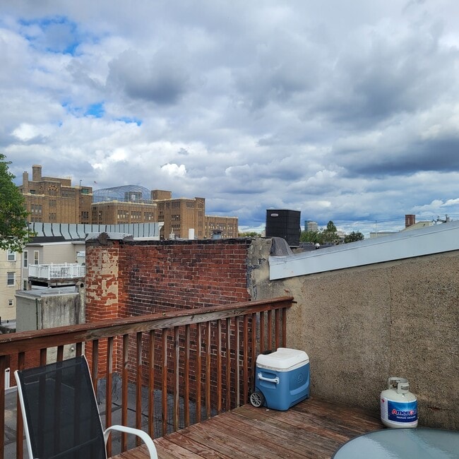 Building Photo - 1207 Carpenter St