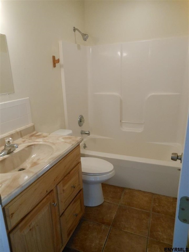 Interior Photo - 3021-3025 Aarons Way