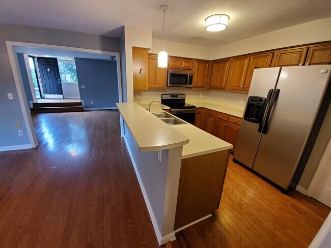 Building Photo - 5914 Stone Brook Dr