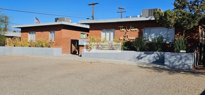 Primary Photo - Charming 1 Bed/1 Bath – Near U of A & Down...