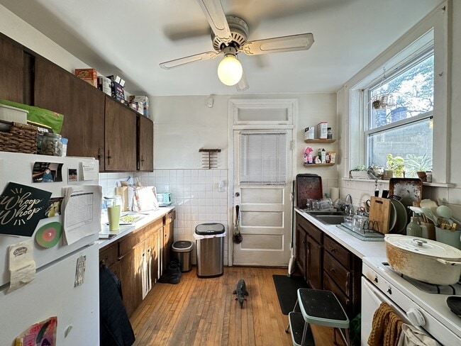 Foto del edificio - 2131 W Giddings St