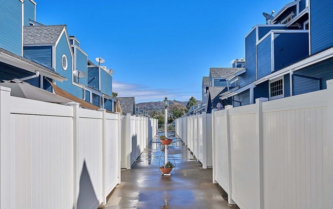 Foto del edificio - 219 S Redwood Ave