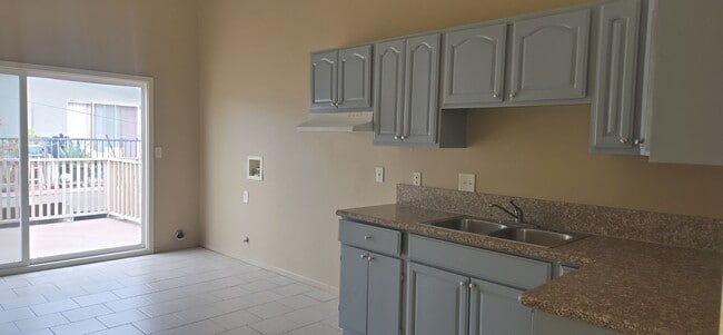 Foto del edificio - 821 N Vineyard Ave