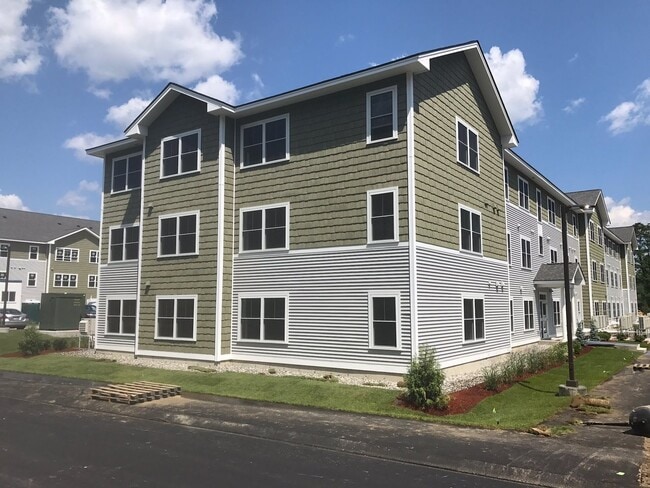Building Photo - 10 E Ridge Dr