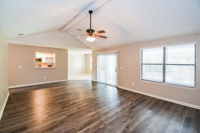 Building Photo - 3303 Hampstead Dr