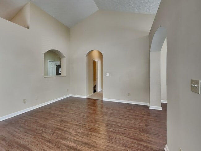 Building Photo - 320 Lake Royale Pl