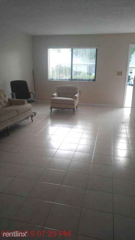 Building Photo - 2 br, 1.5 bath Townhome - 245 Debora Ct