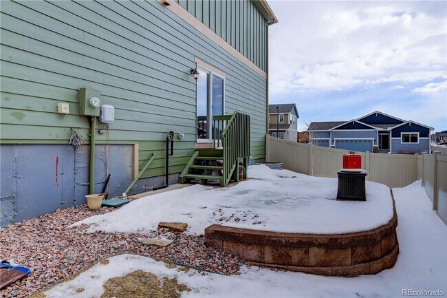 Building Photo - Beautiful 3 Bedroom 3 Bath Home Available ...