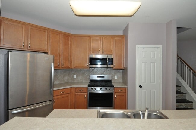 Foto del edificio - All appliances included! Gated lock and leave condo community in North Austin