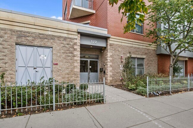 Foto del edificio - 172 Culver Ave