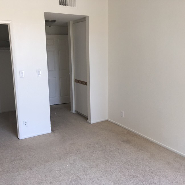 Building Photo - 4343 Whitsett Ave