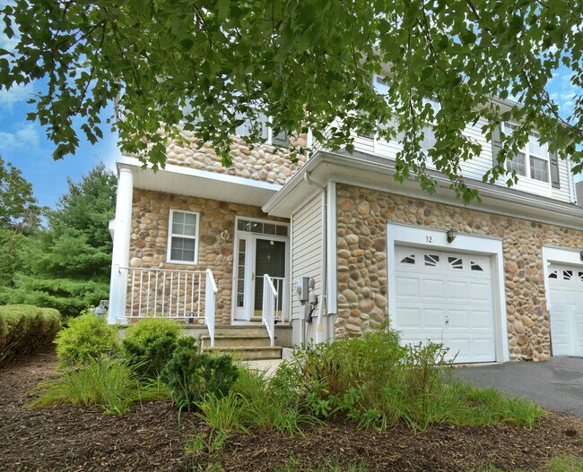 Building Photo - 32 Scarlet Oak Dr