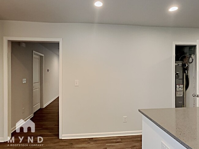 Building Photo - 1110 Wedgewood Dr NW