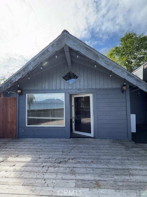 Foto del edificio - 3230 Lakeshore Blvd