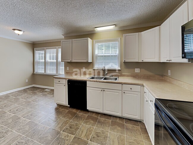 Foto del edificio - 1609 Middle Ridge Dr