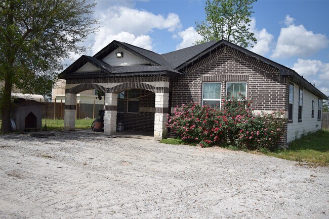 Foto del edificio - 445 County Rd 5102J