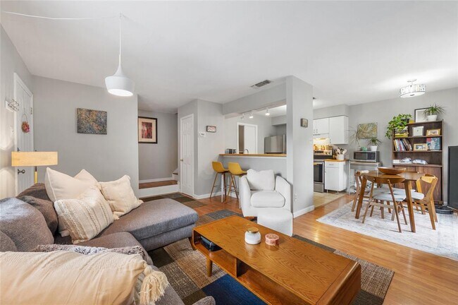 Foto del edificio - 5616 Emerald Forest Dr