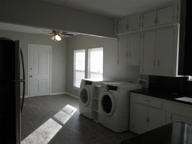 Building Photo - 1411 W 34th St