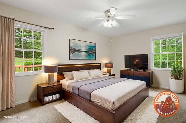 Foto del edificio - 3-Bedroom Home in North AVL with Studio an...