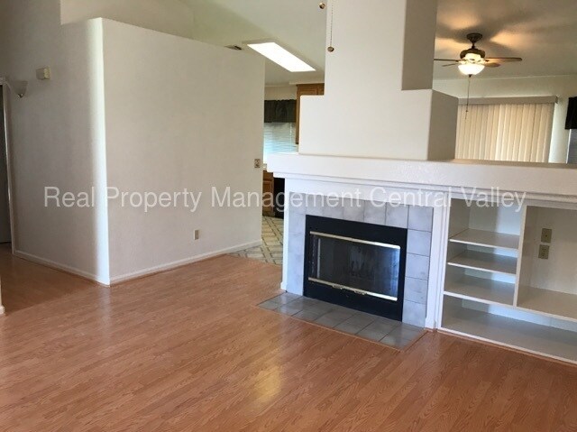 Foto del edificio - 1450 E J St