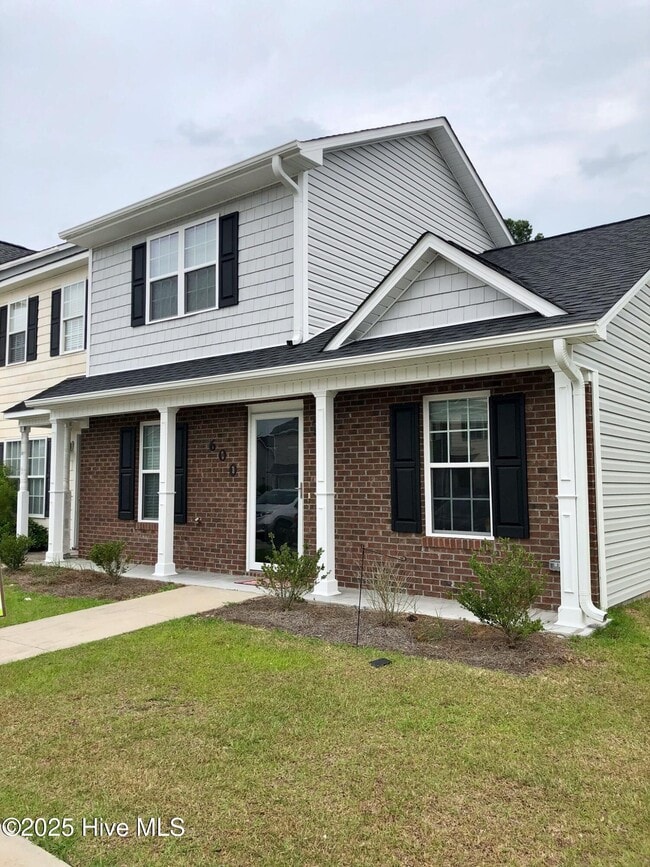 Building Photo - 600 Streamwood Dr