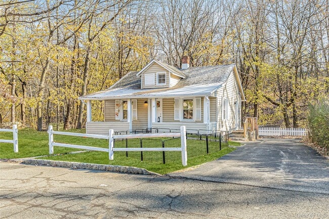 Building Photo - 14 Bedford Ln