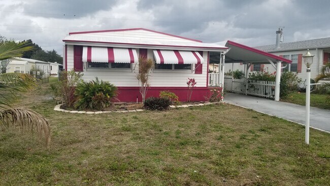 Building Photo - 7777 SE Swan Ave