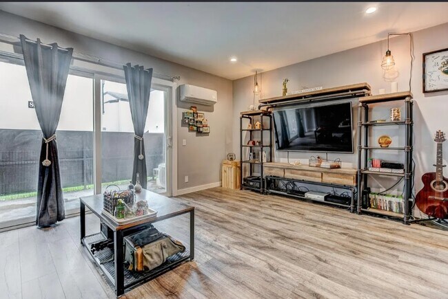 Foto del edificio - 8027 Caminito de Pizza