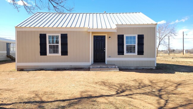 Building Photo - SLATON CHARMER! Totally Remodeled!! Availa...