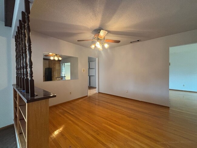 Foto del edificio - Central Roseville 3 Bedroom 2 Bath, Separa...