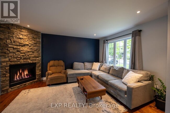 Building Photo - 37 Constantineau St
