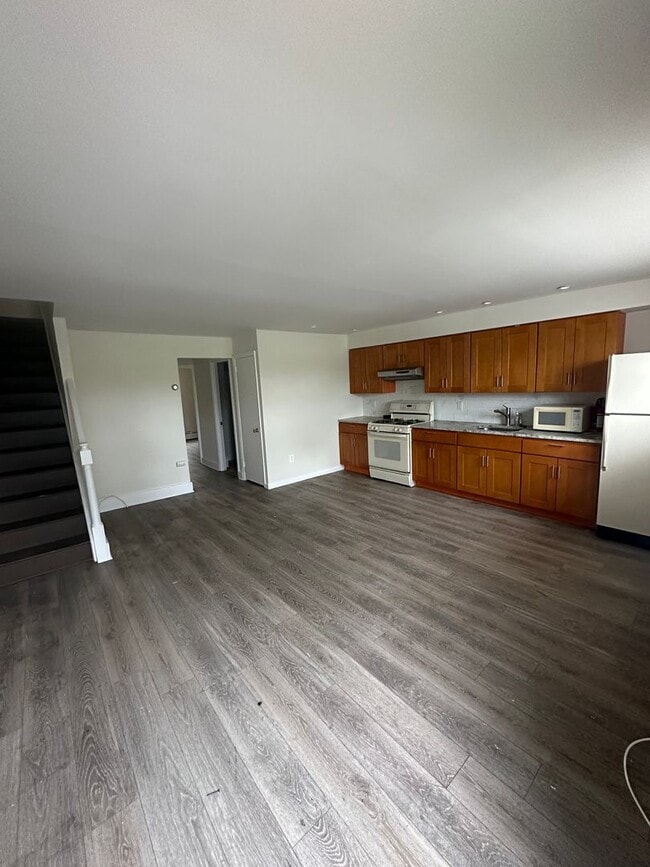 Building Photo - 3 bed, 1.5 bath townhome in Upper Darby