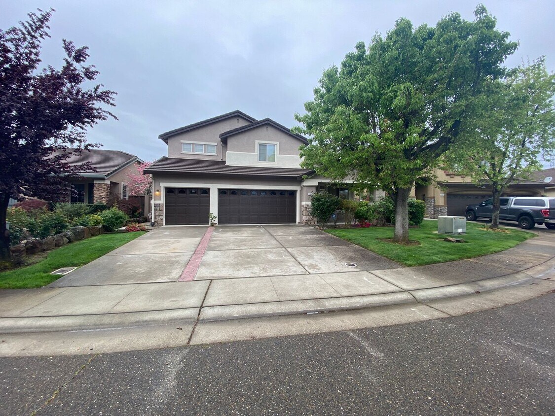 Primary Photo - Gorgeous Open Floorplan in Empire Ranch of...