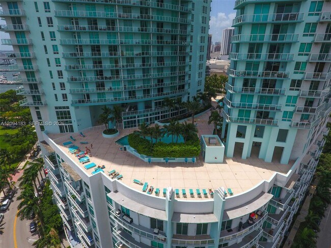 Foto del edificio - 1900 N Bayshore Dr