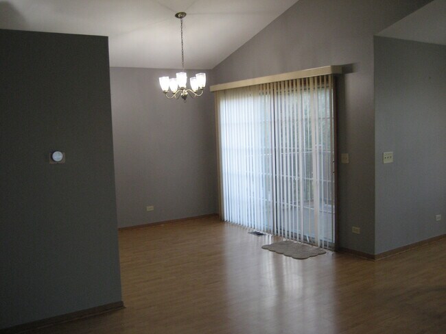 Building Photo - 294 Le Parc Cir