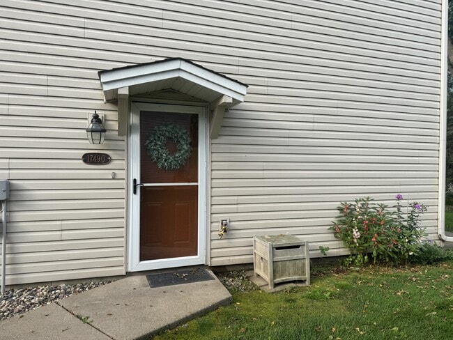 Building Photo - 17490 Pond Cir