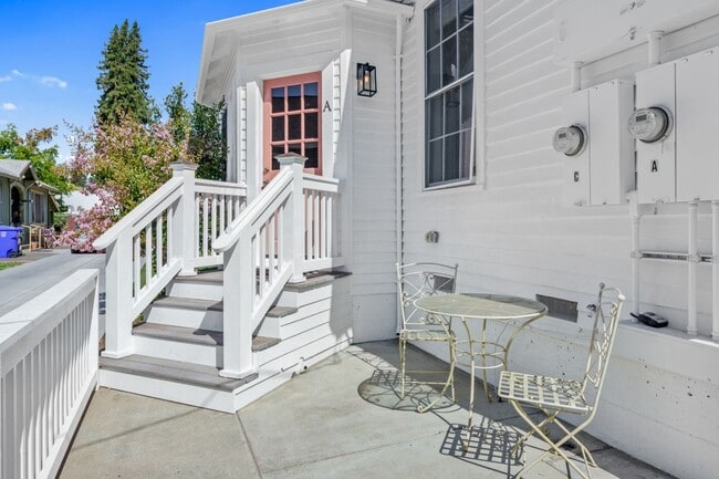 Building Photo - 547 Randolph St