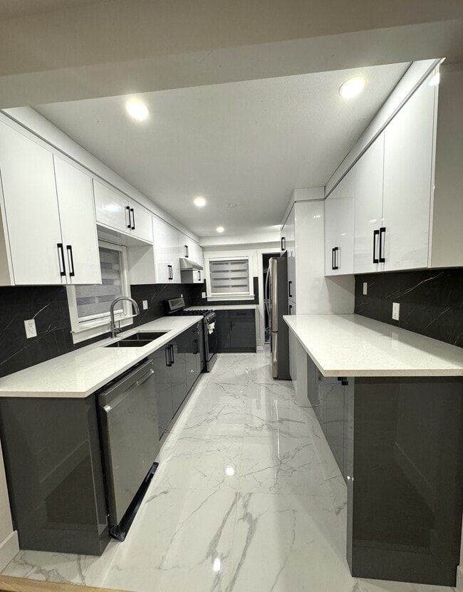 Building Photo - 24765 Halnor Ave