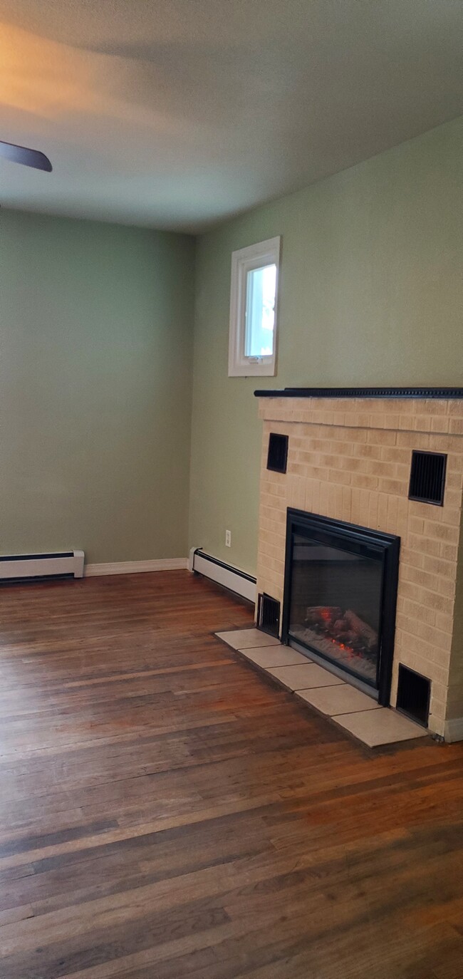 Living room with gas fireplace - 522 E First St