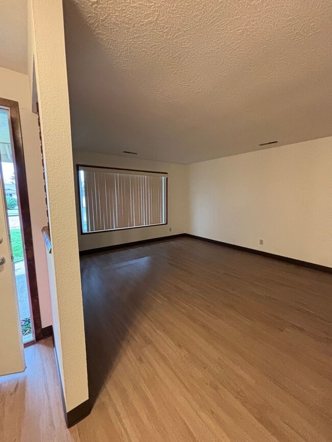 Building Photo - Charming 3-Bedroom 2 Bath Home in SE Salem