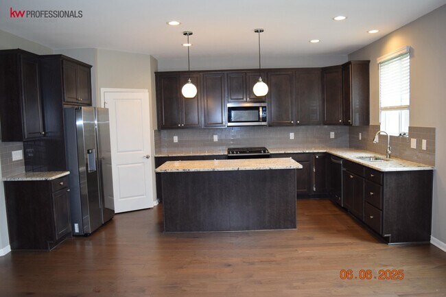 Building Photo - 49603 Shoreline Dr