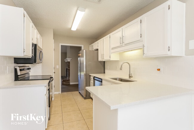 Building Photo - 12561 Dorwinion Ct