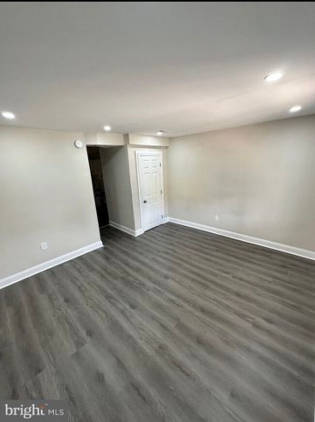 Building Photo - NEWLY RENOVATED 3 BED 3 BATH HOME