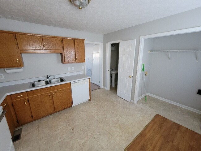 Building Photo - 103 Emily Ln