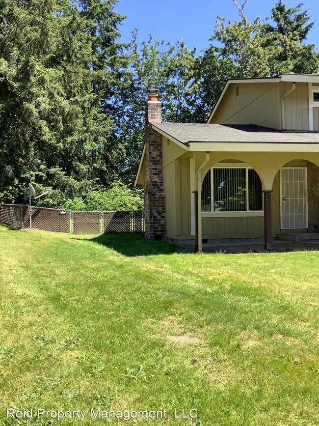 Foto del edificio - 2 br, 1.5 bath House - 3300 SE Goldmaur Ct...