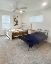 Building Photo - 3224 W Houston St