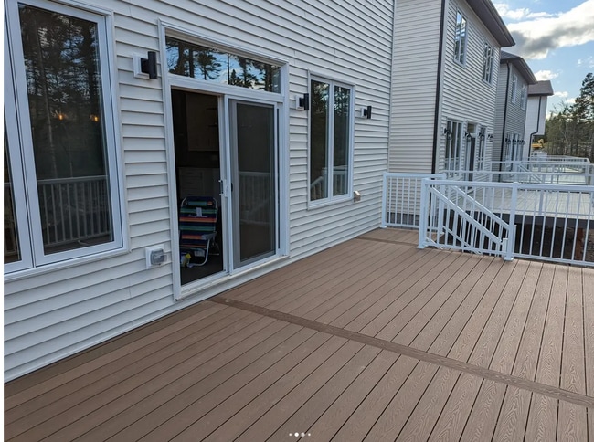 Building Photo - 157 Talus Av