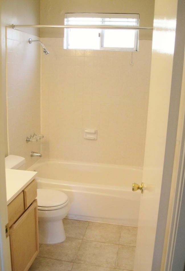 Building Photo - 3825 Riviera Dr